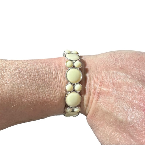 Napier Set of 2 Silver Tone Simulated Oval Cream Pearl Beads Necklace & Bracelet - Picture 10 of 12